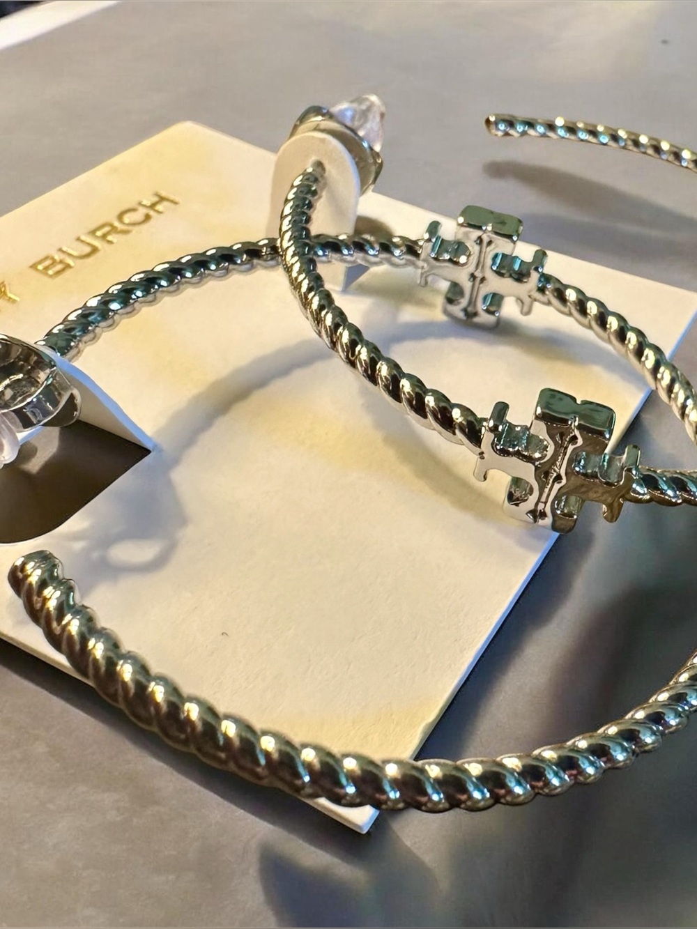 New Tory Burch Logo Textured Rope Hoop Earrings in Silver on TB Earring Card